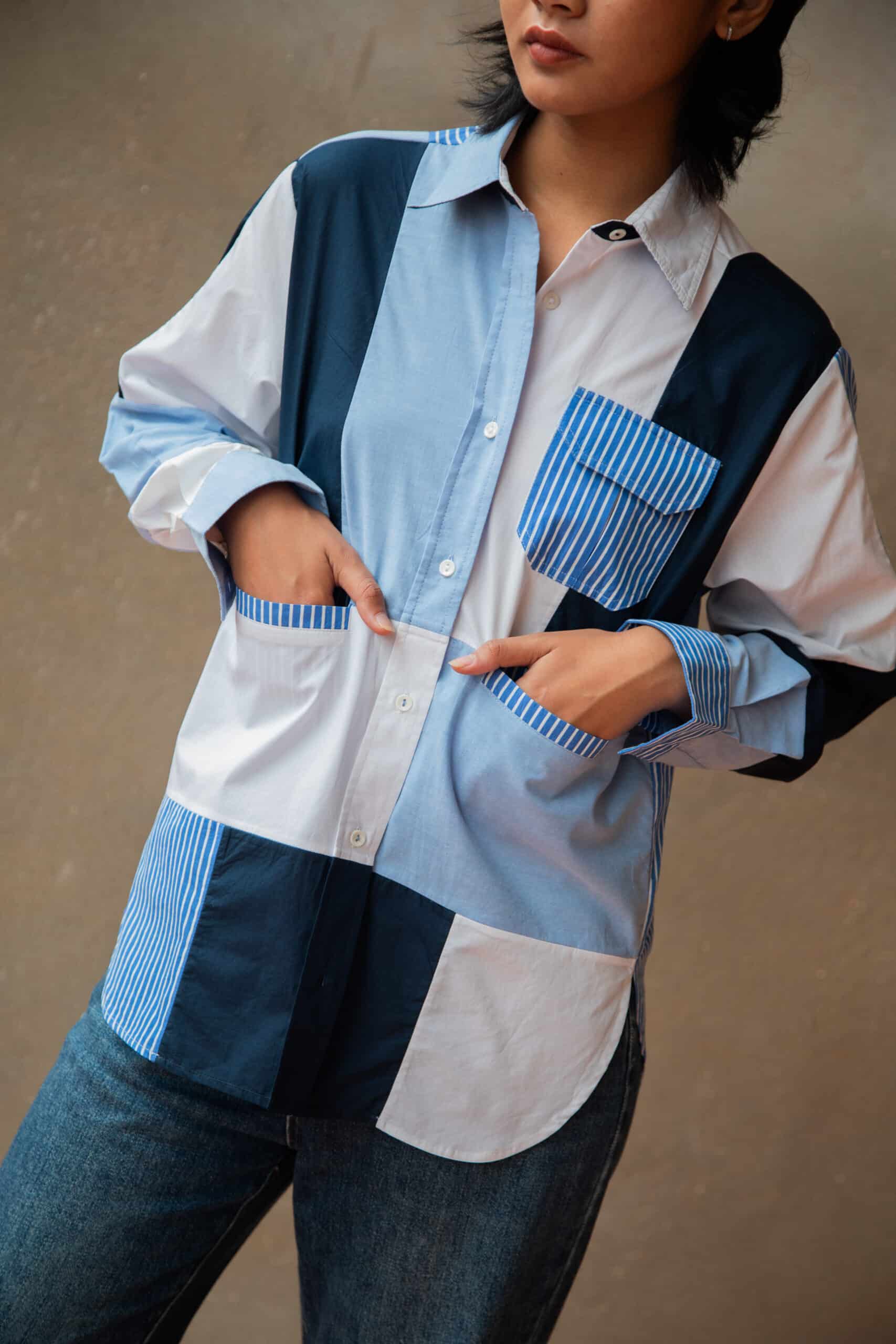 Détail des poches de la chemise patchwork bleue à rayures Mirana – Seconde Main