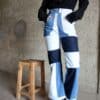 Détail du pantalon Bemiray en denim patchwork