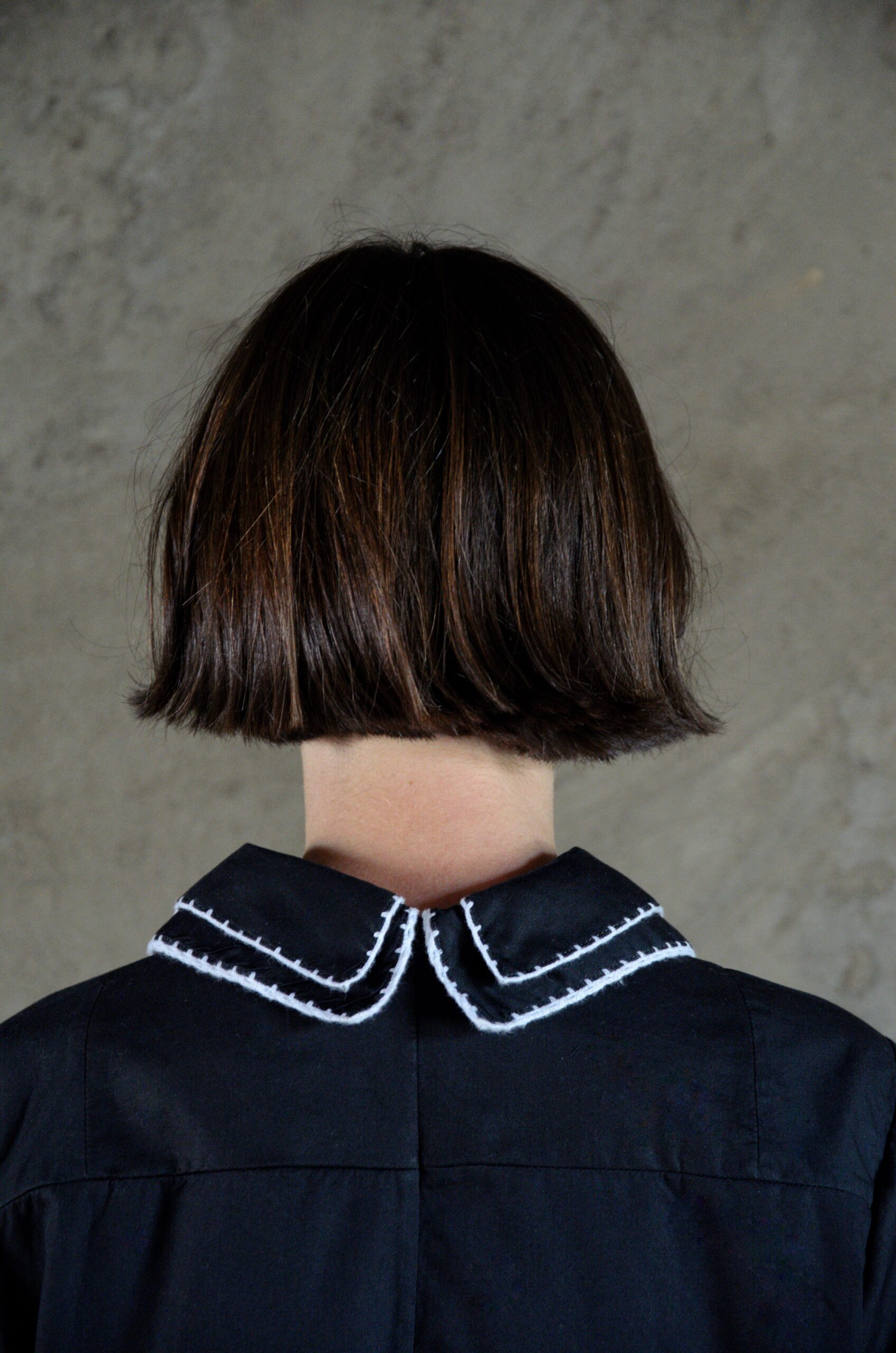 Détail dos chemise Cléo noire double col crochet