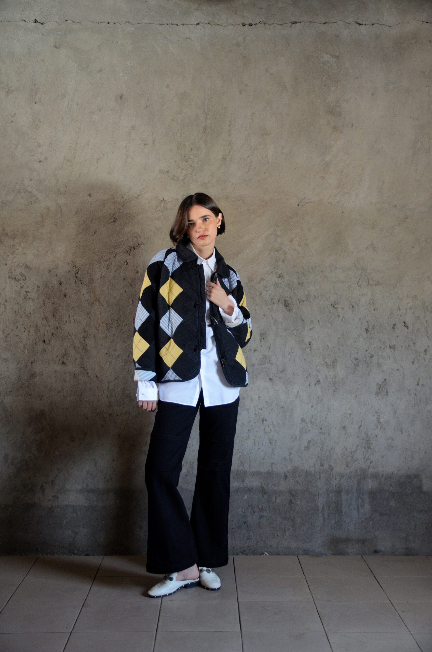 Manteau Antsa noir en coton et denim matelassés vue face